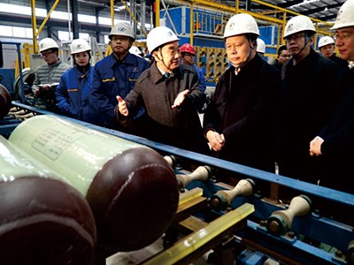 原衡陽市委書記、市人大常委會主任周農(nóng)（湖南省人大常委會副主任、黨組成員、省總工會主席）視察金化高容，彭琪董事長現(xiàn)場陪同